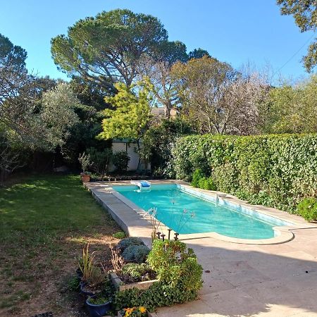 Studio Charmant Et Calme Villeneuve Les Avignon Entree Et Cour Independantes Climatisation Piscine Parking Экстерьер фото