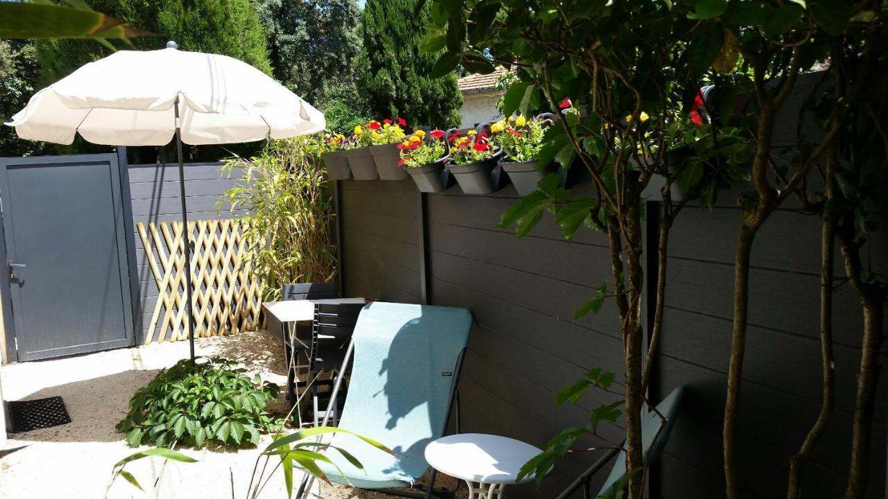 Studio Charmant Et Calme Villeneuve Les Avignon Entree Et Cour Independantes Climatisation Piscine Parking Экстерьер фото